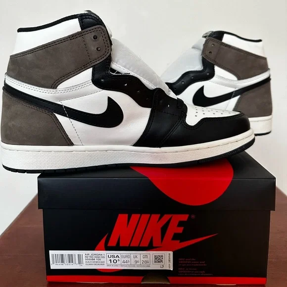 Nike Jordan 1‎ Retro High OG in Dark Mocha